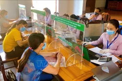 Các hoạt động đẩy mạnh hỗ trợ sinh kế cho người về từ các tỉnh phía Nam của Ngân hàng Chính sách xã hội Quảng Bình. Ảnh: TTXVN phát 