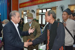 Phát động phong trào “Dòng họ, làng, bản không có hộ nghèo” tại A Lưới