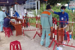 Thanh niên tỉnh Quảng Nam tình nguyện chung tay phòng, chống dịch COVID-19. Ảnh: Trần Tĩnh – TTXVN