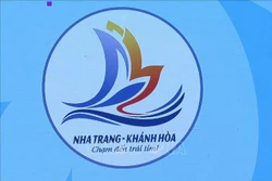 Biểu trưng và biểu ngữ cho du lịch Khánh Hòa đoạt giải nhất trong cuộc thi thương hiệu du lịch Nha Trang- Khánh Hòa năm 2021. Ảnh: Thanh Vân- TTXVN 