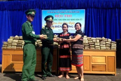 Bộ đội biên phòng Nam Giang tổ chức gói bánh chưng vì dân bản