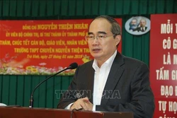 Bí thư Thành ủy Thành phố Hồ Chí Minh Nguyễn Thiện Nhân thăm, tặng quà Tết cho người nghèo ở Trà Vinh