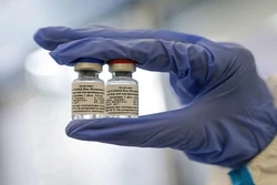 Tiếp tục đàm phán để đảm bảo có vaccine phòng COVID-19 bao phủ toàn dân nhanh nhất