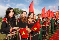 Nhân dân các dân tộc buôn Ciết, xã Ea Tiêu, huyện Cư Kuin, tỉnh Đắk Lắk rạng rỡ trong Ngày hội đại đoàn kết toàn dân tộc năm 2022. Ảnh: TTXVN phát
