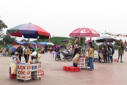 Lễ hội đền Trần tỉnh Thái Bình chưa mở đã xuất hiện những hình ảnh phản cảm