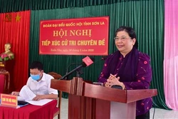 Phó Chủ tịch Thường trực Quốc hội Tòng Thị Phóng tiếp xúc cử tri tại Sơn La