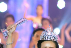 Thí sinh Đặng Thị Thu Hồng giành ngôi vị Hoa khôi cuộc thi Nữ sinh viên Việt Nam duyên dáng 2016