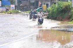 Khắc phục tình trạng ngập cục bộ trên đường Hồ Chí Minh đoạn qua huyện Ngọc Hồi, Kon Tum