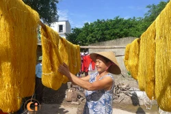 Để làng nghề Cổ Chất óng ánh những cuộn tơ