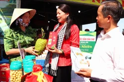 Quảng bá sản phẩm OCOP thành phố Cần Thơ tại chợ nổi Cái Răng