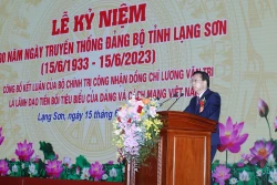 Phó Bí thư Thường trực Tỉnh ủy Lạng Sơn Hoàng Văn Nghiệm công bố Kết luận của Bộ Chính trị công nhận đồng chí Lương Văn Tri là lãnh đạo tiền bối tiêu biểu của Đảng và cách mạng Việt Nam tại buổi lễ. Ảnh: Anh Tuấn – TTXVN