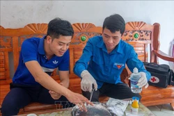 Y tế thôn bản vượt khó, chung tay xóa bỏ hủ tục lạc hậu