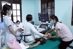 Khám sàng lọc tim miễn phí cho trẻ em tại Tuyên Quang