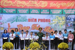 Chương trình “Xuân Biên phòng - Ấm lòng dân bản” tại Đắk Lắk ​