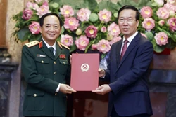 Chủ tịch nước Võ Văn Thưởng trao Quyết định thăng quân hàm Thượng tướng cho đồng chí Trịnh Văn Quyết