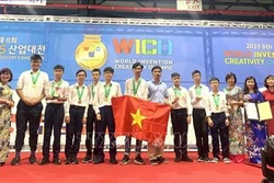 Lần đầu tiên học sinh Việt Nam giành điểm cao tuyệt đối phần thi thực hành tại Olympic Hóa học quốc tế năm 2019