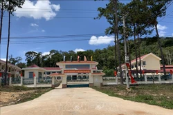 Các điểm trường được đầu tư xây dựng khang trang, góp phần nâng cao dân trí, xóa mù chữ ở Sơn Lang. Ảnh: Quang Thái - TTXVN