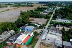 Xã Hưng Hội, huyện Vĩnh Lợi (Bạc Liêu) đã cơ bản cải thiện nhà ở cho người dân và các tuyến đường giao thông liên ấp. Ảnh: Phúc Thanh
