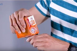 Mẹo bóc tem giá trên đồ dùng gia đình trong nháy mắt mà ít người biết