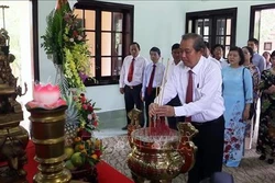 Phó Thủ tướng Trương Hòa Bình thăm, chúc Tết cổ truyền Chôl Chnăm Thmây tại Vĩnh Long