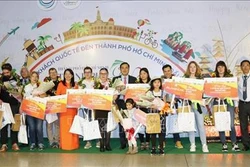 Thành phố Hồ Chí Minh đón du khách quốc tế đầu năm mới 2020