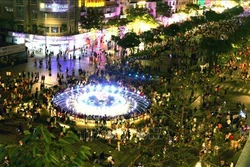 Thành phố Hồ Chí Minh vững bước vượt sóng
