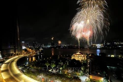 Thành phố Hồ Chí Minh rộn ràng không khí đón năm mới 2020