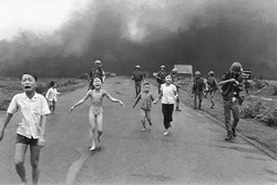 Facebook khôi phục đăng ảnh “Em bé Napalm”