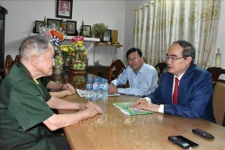 Thăm hỏi, tri ân các đơn vị, cá nhân tiêu biểu trong Chiến dịch Hồ Chí Minh