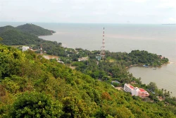 Bắc bộ trưa chiều hửng nắng, Nam bộ mưa nắng gián đoạn cả ngày