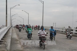 Xe hai bánh được phép lưu thông qua cầu Tân An, Long An