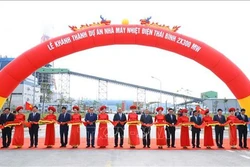 Thủ tướng Nguyễn Xuân Phúc cắt băng khánh thành Nhà máy Nhiệt điện Thái Bình