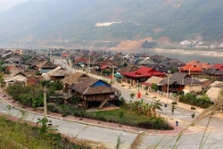 Nắng nóng duy trì trên cả nước với nền nhiệt trên 37 độ C