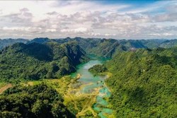 Thảo nguyên Đồng Lâm thuộc xã Hữu Liên, huyện Hữu Lũng, tỉnh Lạng Sơn, nằm trong khu vực dự án xây dựng Công viên địa chất toàn cầu tỉnh Lạng Sơn. Ảnh: TTXVN phát