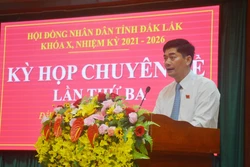 Ủy viên dự khuyết Trung ương Đảng, Trưởng Đoàn ĐBQH, Chủ tịch HĐND tỉnh Đắk Lắk Y Vinh Tơr phát biểu tại Kỳ họp. Ảnh: Hoài Thu – TTXVN