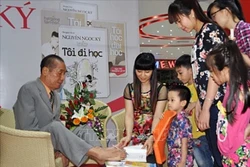 Vĩnh biệt thầy giáo dùng chân viết chữ Nguyễn Ngọc Ký