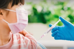 Tiêm vaccine ngừa COVID-19 chỉ giúp giảm nhẹ nguy cơ mắc hội chứng COVID kéo dài