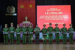 Cao Bằng bàn giao xe ô tô phục vụ công tác, chiến đấu cho công an 40 xã, thị trấn biên giới