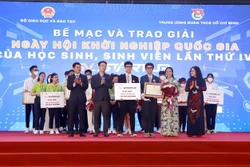 Đội Sở Giáo dục và Đào tạo Hà Nội đạt giải Nhì cuộc thi “Học sinh, sinh viên với ý tưởng khởi nghiệp” khối Học sinh. Ảnh: Hoàng Hùng -TTXVN 