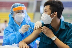 Tập trung đẩy nhanh tiêm vaccine; thực hiện nghiêm 5K để bảo vệ thành quả chống dịch COVID-19