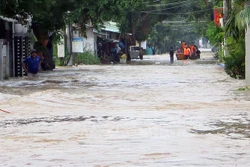 Phú Yên: Mưa lũ gây thiệt hại nặng, đã có 4 người tử vong, hơn 28.000 ngôi nhà bị ngập lụt
