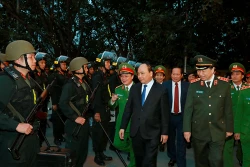 Thủ tướng Nguyễn Xuân Phúc kiểm tra công tác sẵn sàng chiến đấu tại Sư đoàn 312 và Bộ Tư lệnh Cảnh sát cơ động