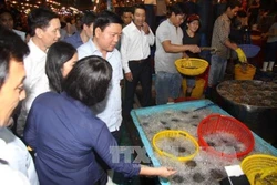Bí thư Thành ủy Thành phố Hồ Chí Minh thị sát chợ đầu mối Bình Điền