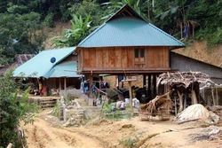 Thôn, bản miền núi huyện Quan Hóa gặp khó khi không có điện lưới quốc gia