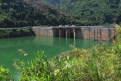 Hạn hán nghiêm trọng, nhiều hồ thủy điện về mực nước chết