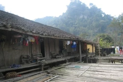 Độc đáo nhà sàn cổ của người Tày ở Thạch An