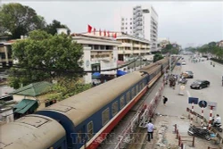 Dịch COVID-19: Thành phố Hồ Chí Minh tạm dừng hoạt động xe hợp đồng và du lịch trên 9 chỗ