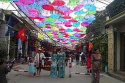 Du lịch làng nghề Hà Nội - tiềm năng còn “ngủ yên”