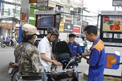 Giá xăng E5 tăng 675 đồng/lít từ 3 giờ chiều 6/10