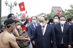 Chủ tịch nước Nguyễn Xuân Phúc dự Ngày hội “Sắc Xuân trên mọi miền Tổ quốc” năm 2022.
